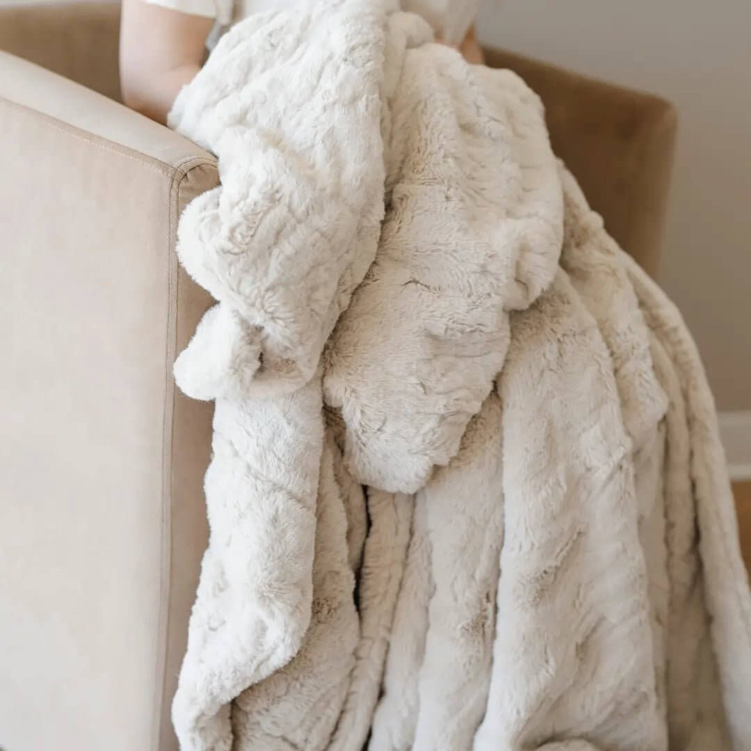 Patterned Faux Fur Throw Blanket Saranoni Luxuriously Soft - Everetts Place Boutique - 