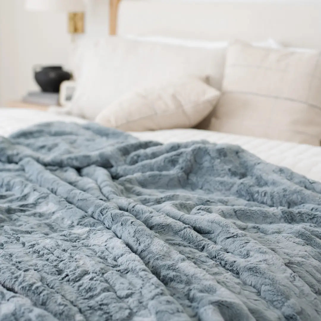 Patterned Faux Fur Throw Blanket Saranoni Luxuriously Soft Saranoni Everetts Place Boutique