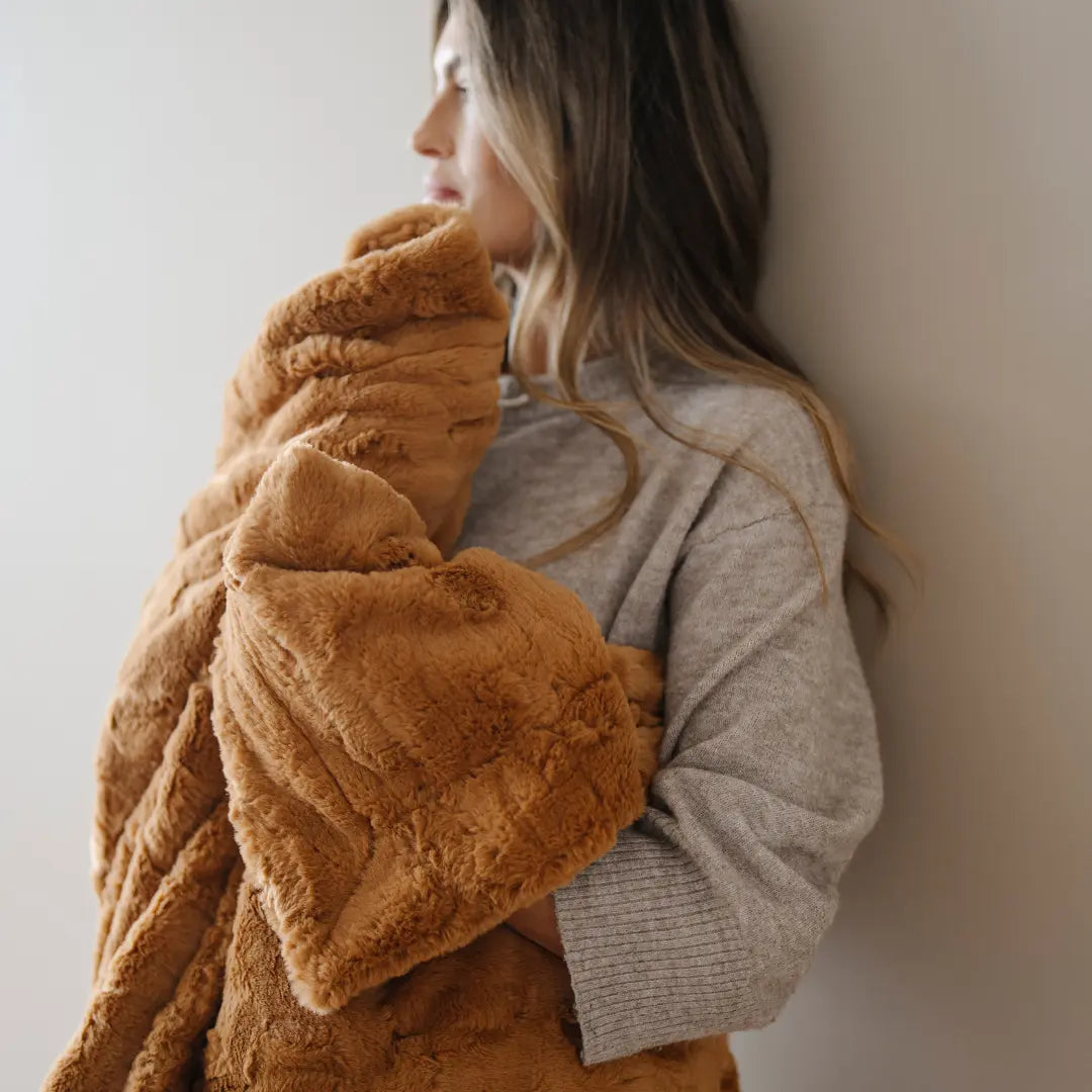 Patterned Faux Fur Throw Blanket Saranoni Luxuriously Soft Saranoni Everetts Place Boutique