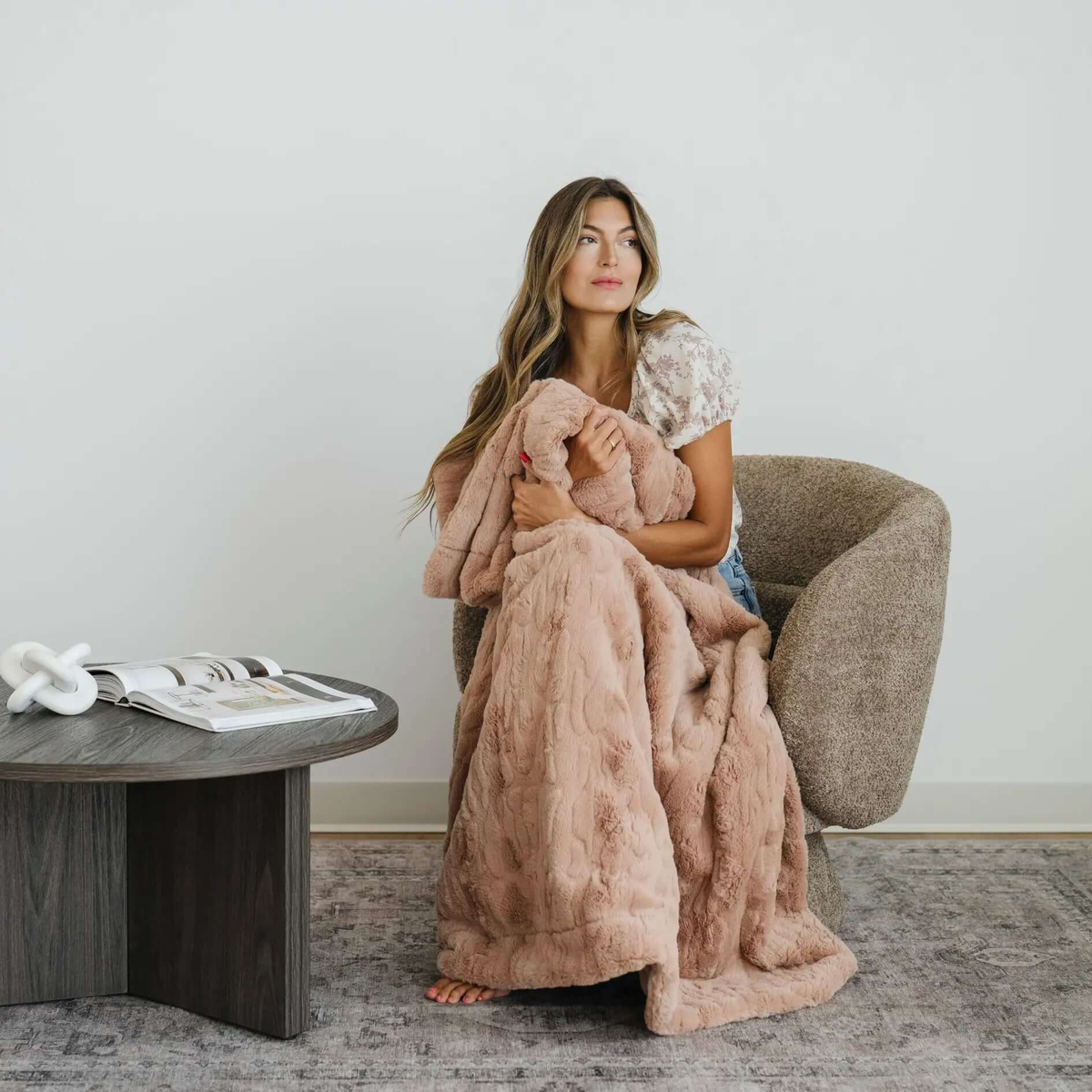 Patterned Faux Fur Throw Blanket Saranoni Luxuriously Soft Saranoni Everetts Place Boutique
