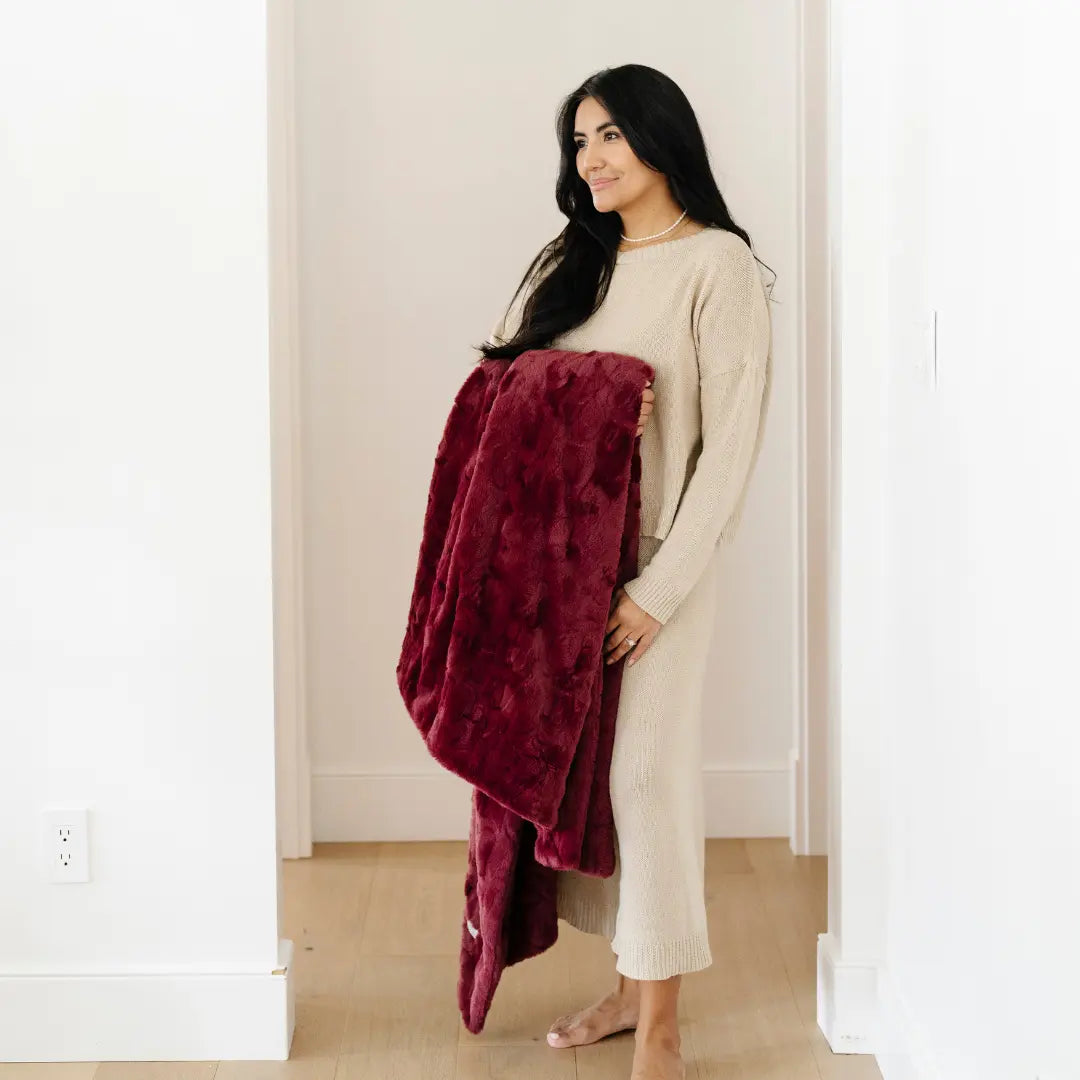 Patterned Faux Fur Throw Blanket Saranoni Luxuriously Soft Saranoni Everetts Place Boutique 119.00