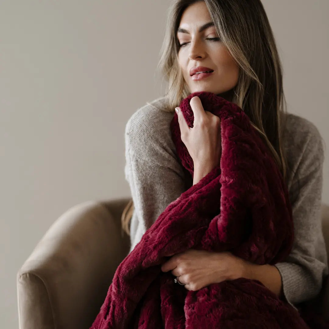 Patterned Faux Fur Throw Blanket Saranoni Luxuriously Soft Saranoni Everetts Place Boutique
