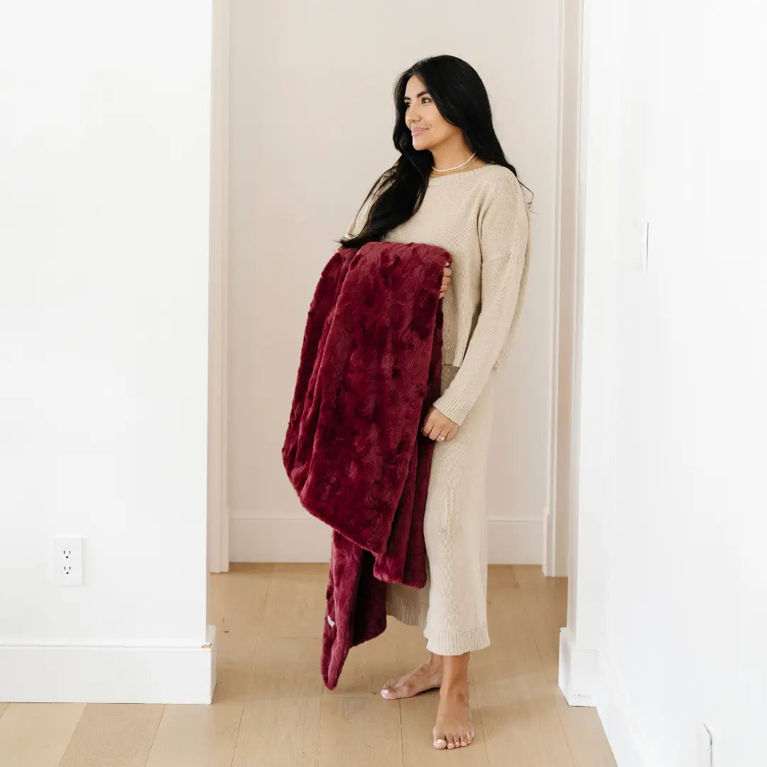 Patterned Faux Fur Throw Blanket Saranoni Luxuriously Soft Saranoni Everetts Place Boutique