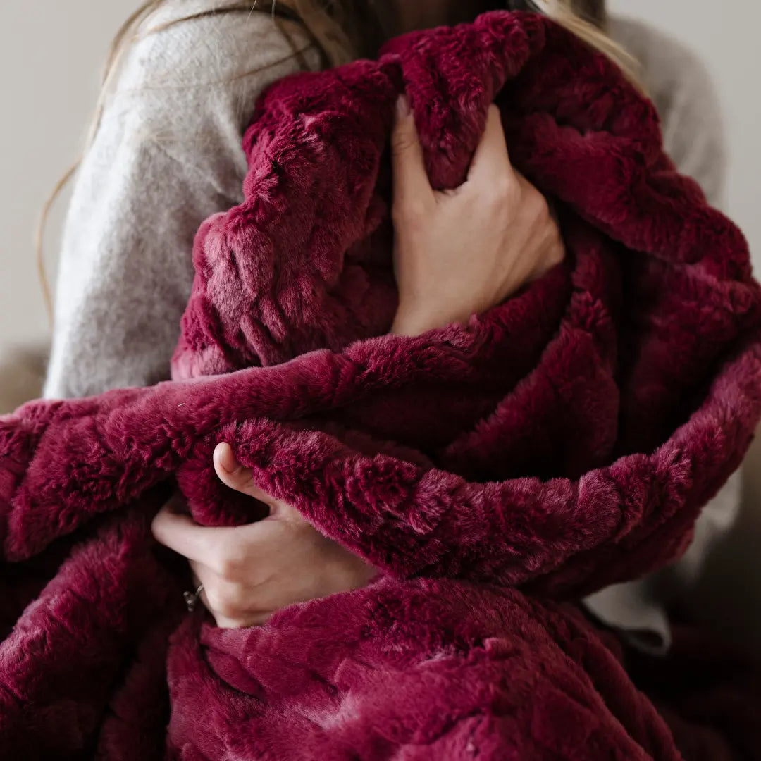 Patterned Faux Fur Throw Blanket Saranoni Luxuriously Soft Saranoni Everetts Place Boutique