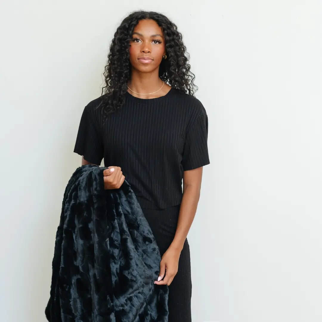 Saranoni Patterned Faux Fur Throw Blanket Saranoni Luxuriously Soft - Everetts Place Boutique - 