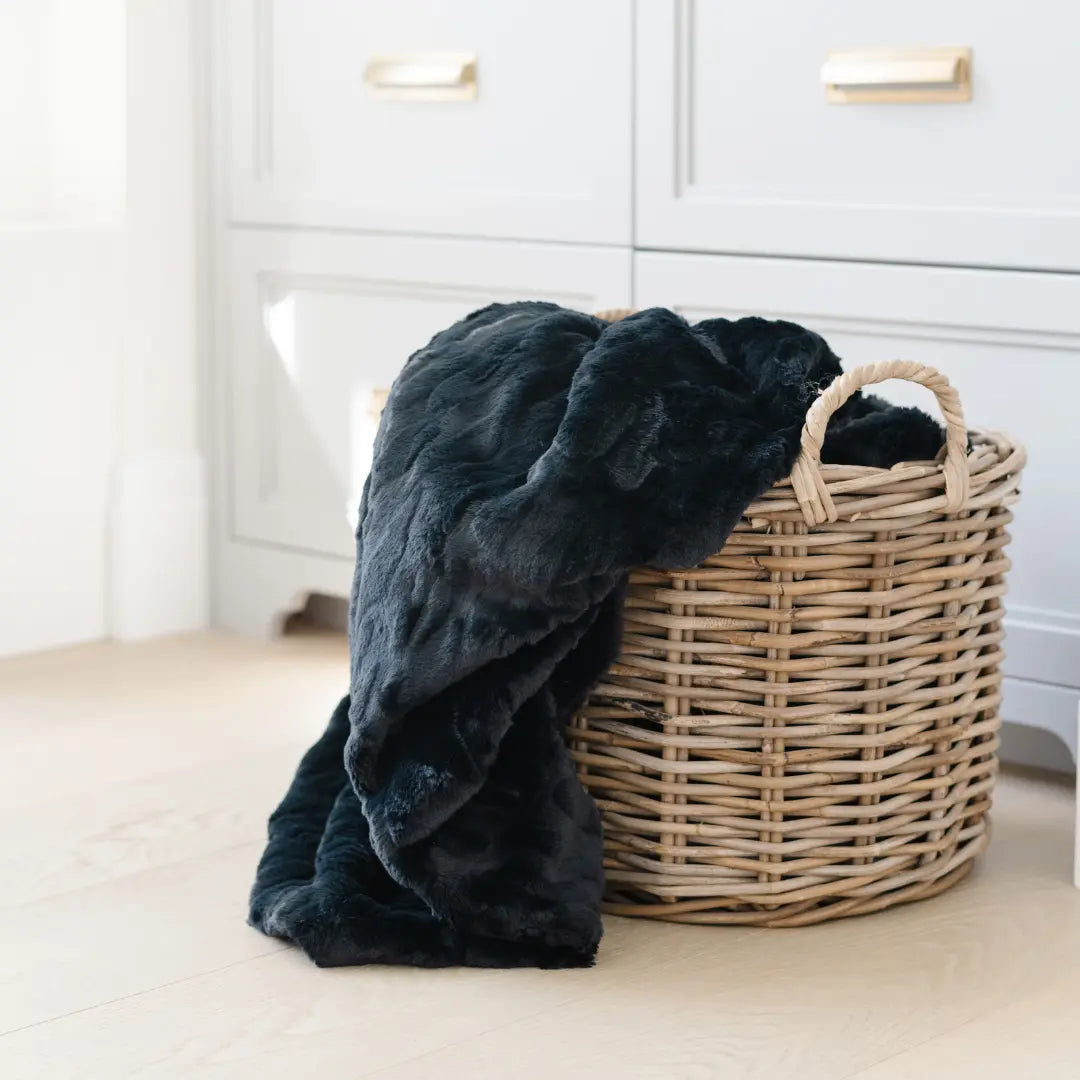 Patterned Faux Fur Throw Blanket Saranoni Luxuriously Soft Saranoni Everetts Place Boutique