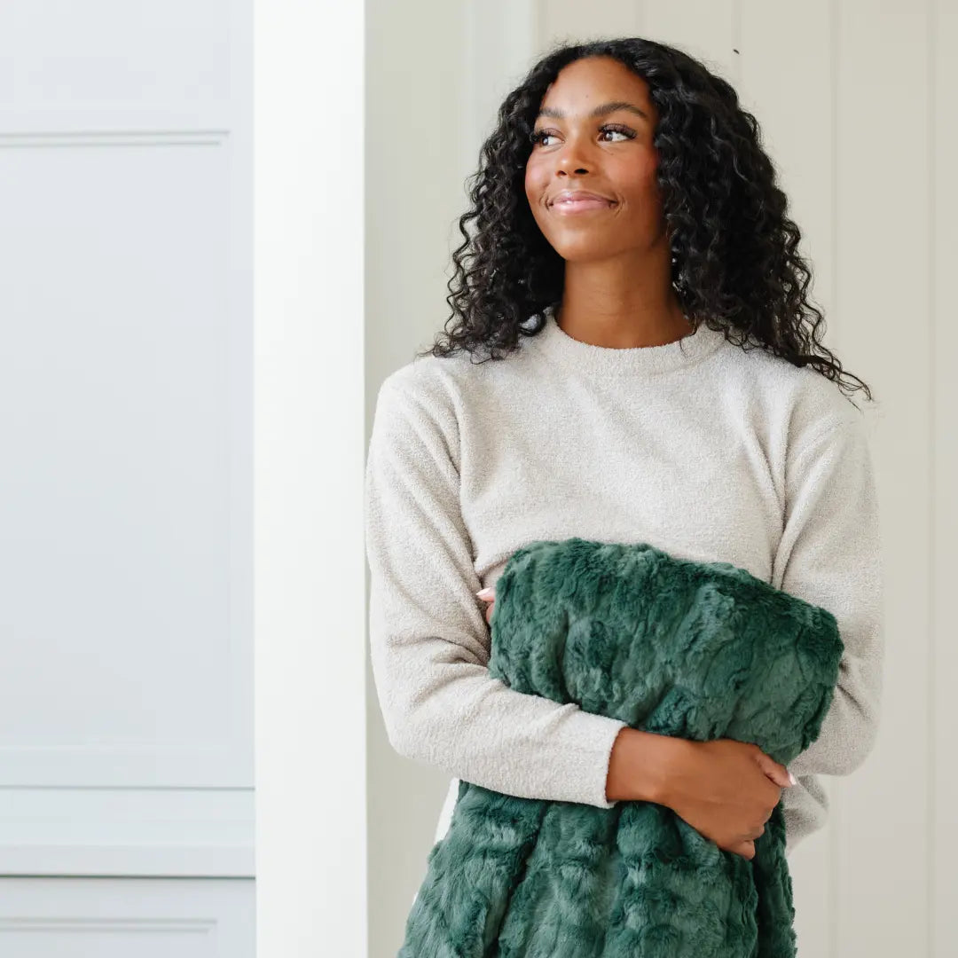 Patterned Faux Fur Throw Blanket Saranoni Luxuriously Soft Saranoni Everetts Place Boutique