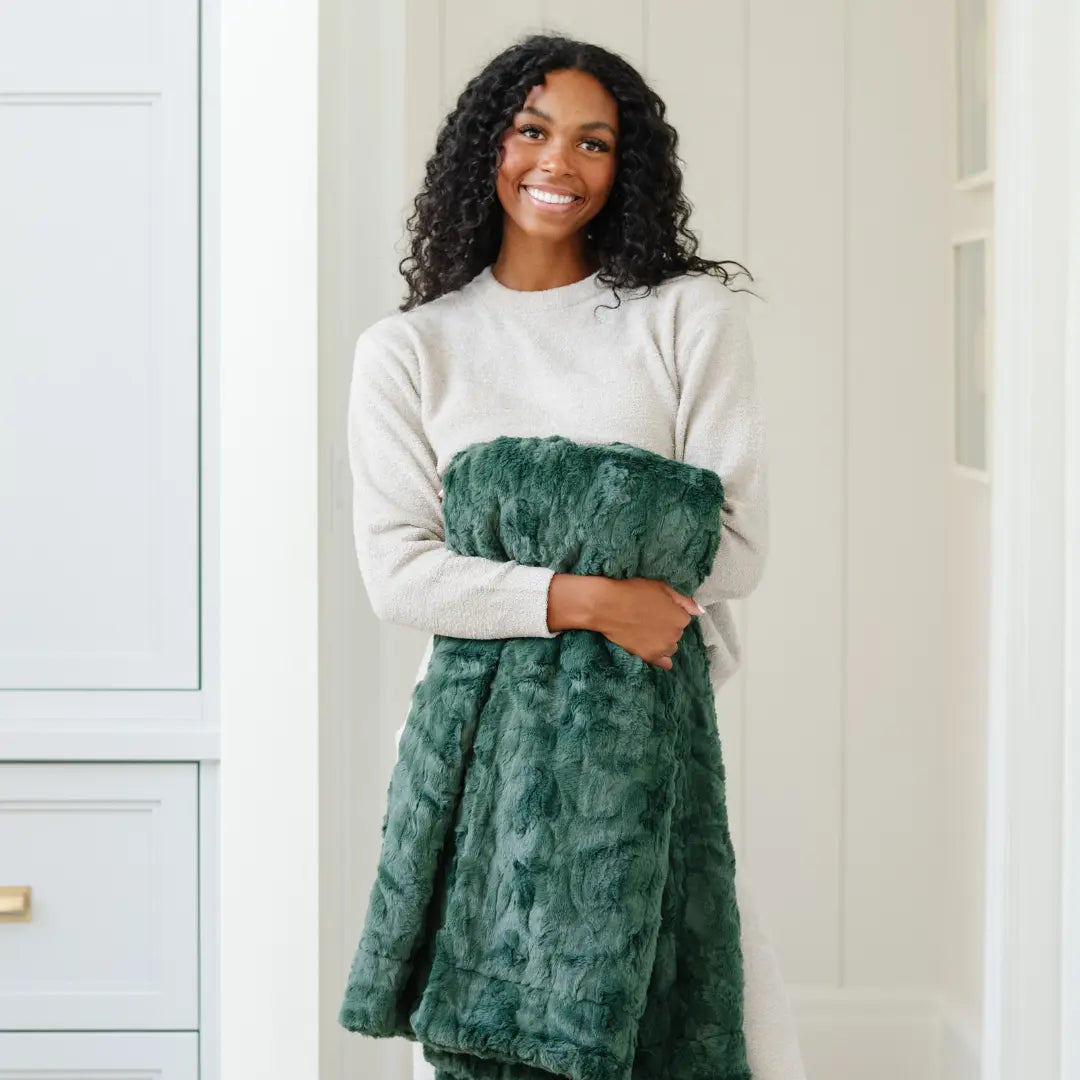 Patterned Faux Fur Throw Blanket Saranoni Luxuriously Soft Saranoni Everetts Place Boutique