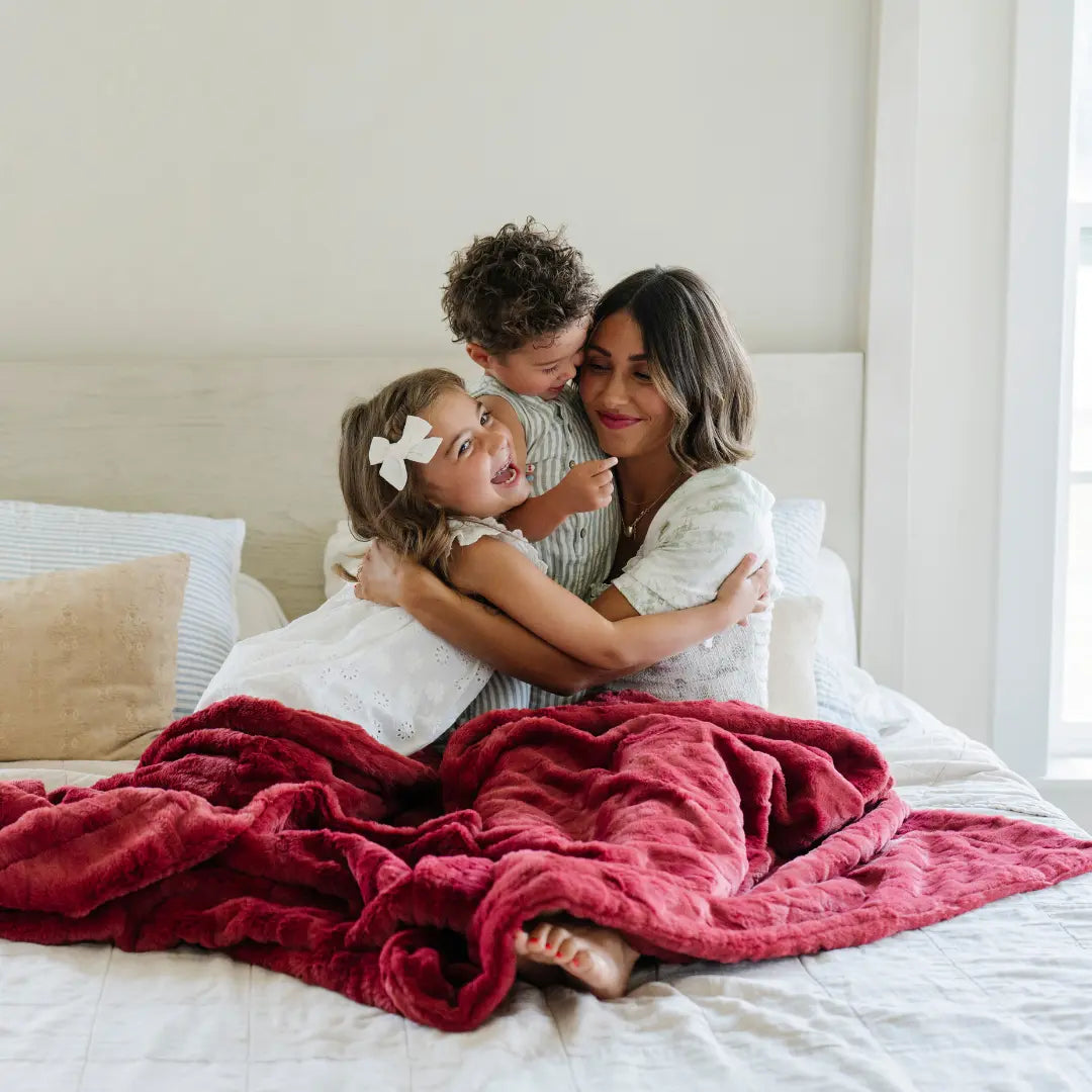 Patterned Faux Fur Throw Blanket Saranoni Luxuriously Soft Saranoni Everetts Place Boutique