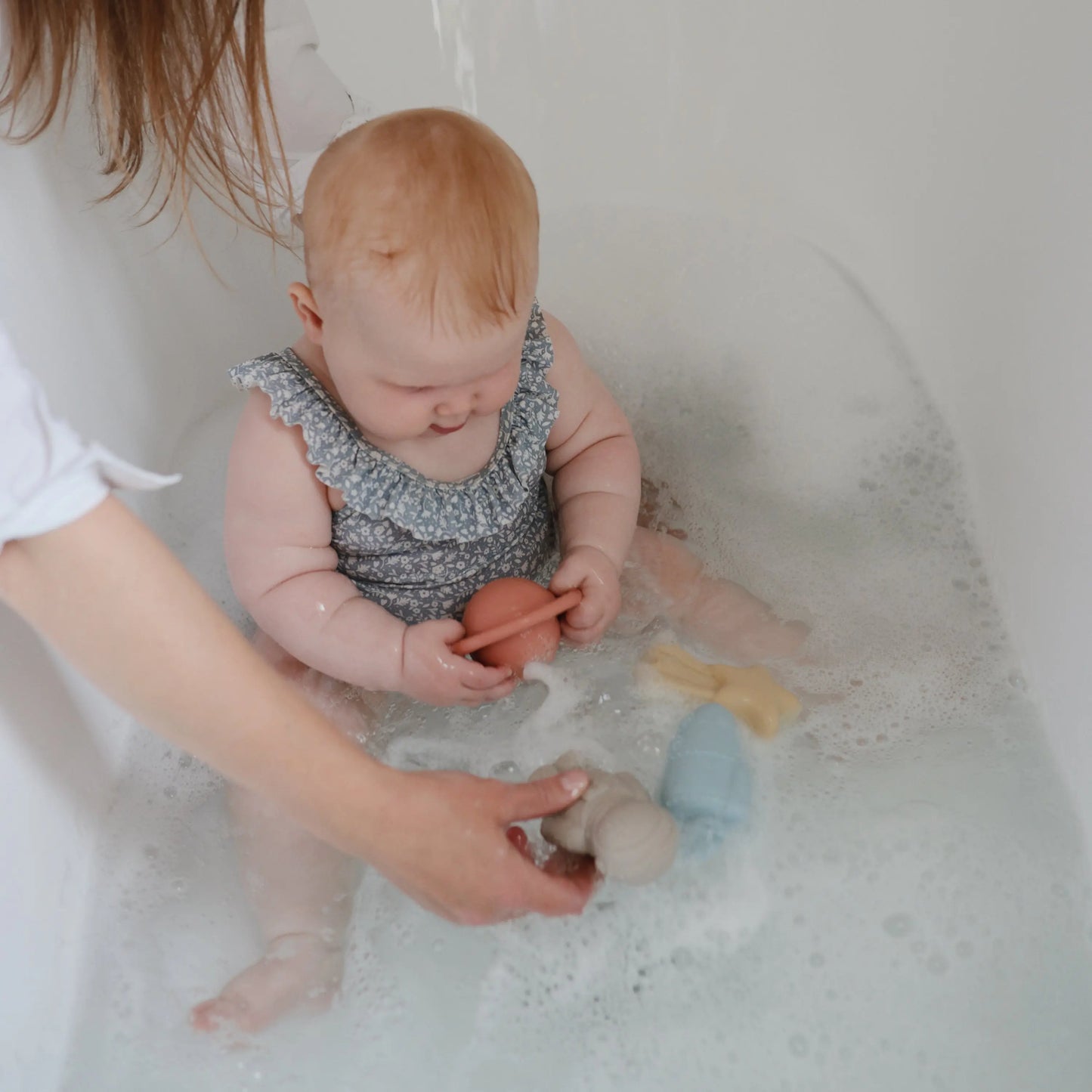 Space Mold Free Bath Play Set with Planet Astronaut Rocket Ship and Shooting Star Mushie