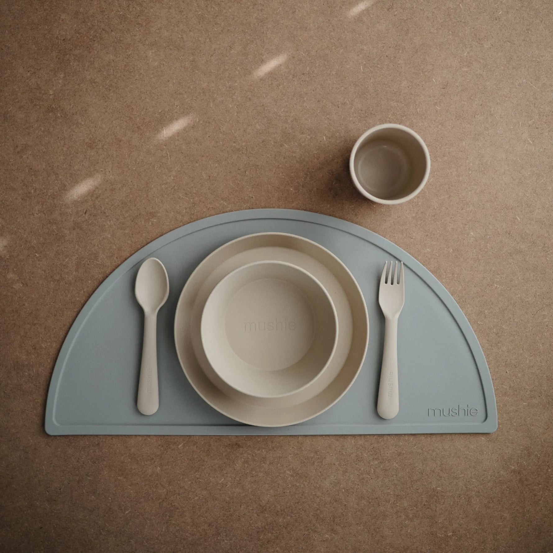 Mushie Round Dinnerware Plates BPA Free Plastic Set Dishwasher Microwave Safe - Home & Garden > Kitchen & Dining > Tableware > Dinnerware > Plates Dinnerware