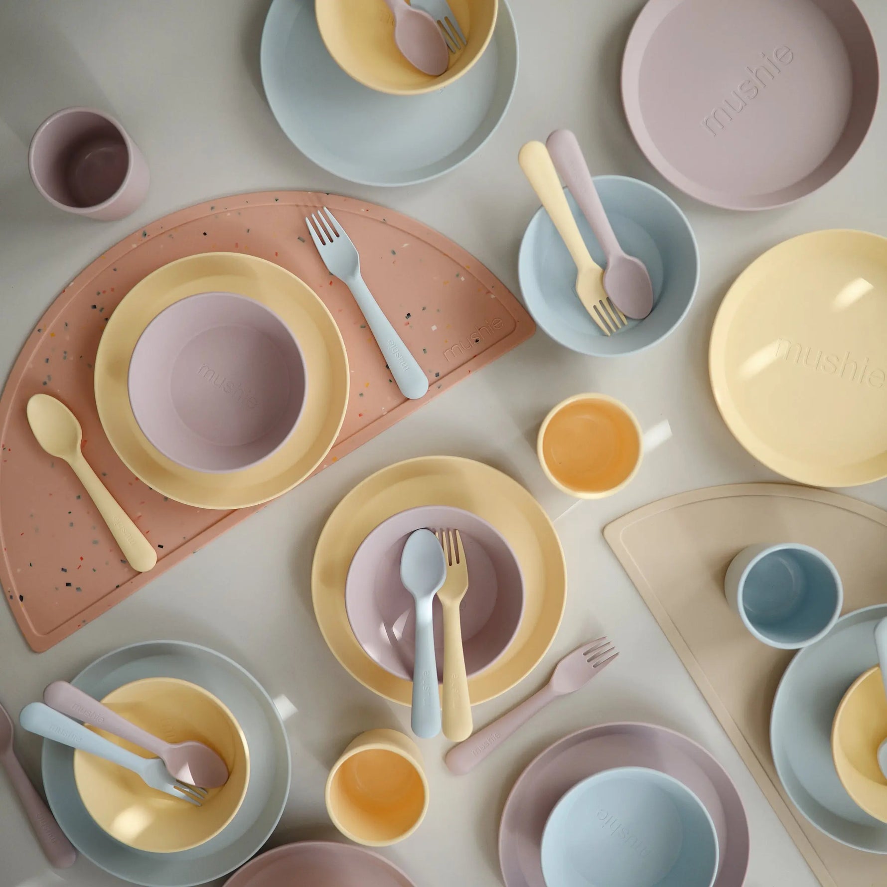 Mushie Round Dinnerware Plates BPA Free Plastic Set Dishwasher Microwave Safe - Home & Garden > Kitchen & Dining > Tableware > Dinnerware > Plates Dinnerware