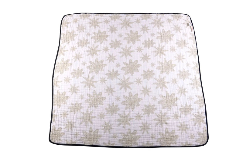Pyramid and Boho Fields cotton muslin blanket with star pattern, 100% natural fibers.