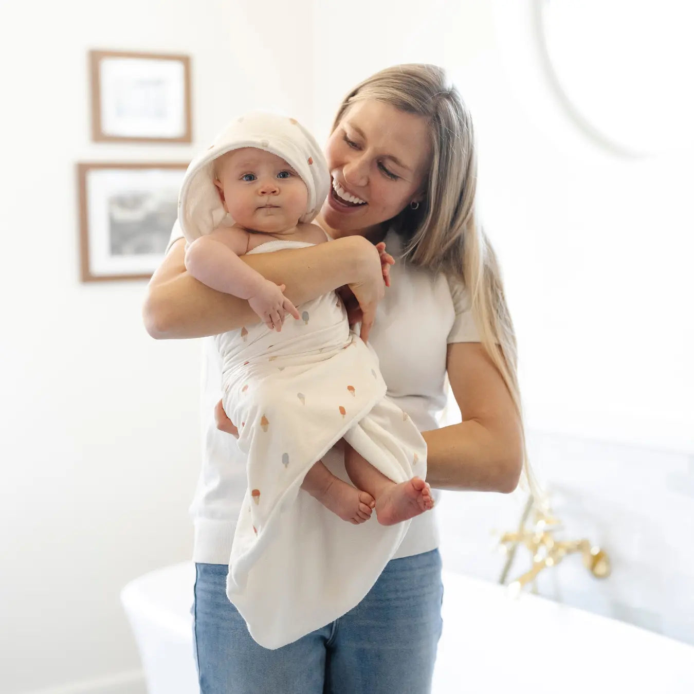 Saranoni Hooded Towels Luxury Minky Baby Soft Cozy Deluxe Saranoni Everetts Place Boutique