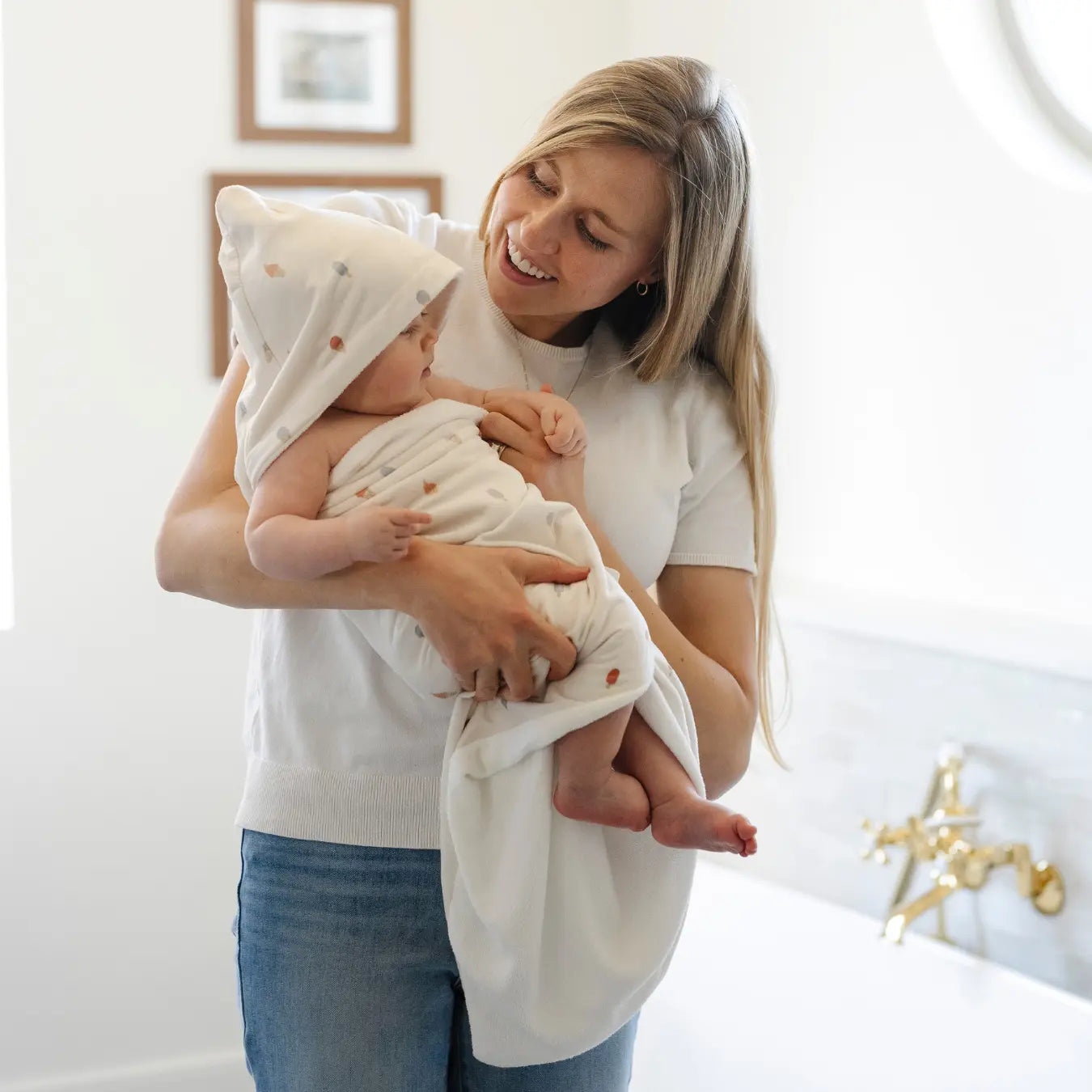 Saranoni Hooded Towels Luxury Minky Baby Soft Cozy Deluxe Saranoni Everetts Place Boutique