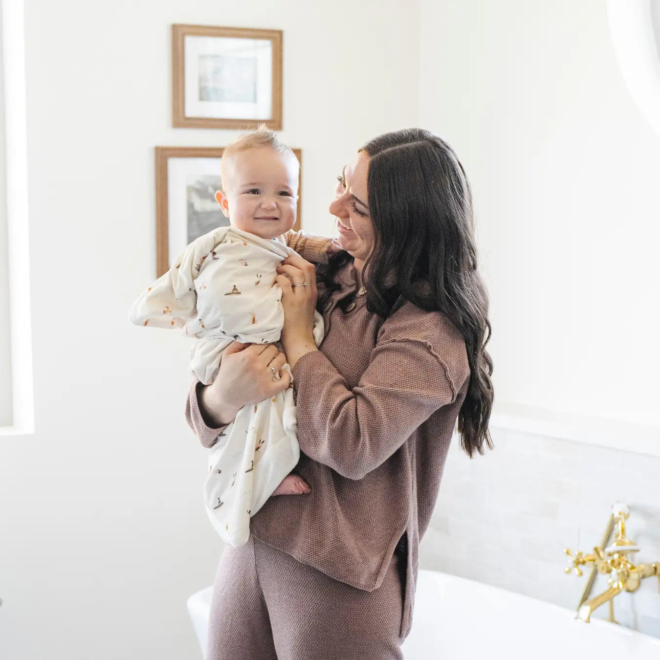 Saranoni Hooded Towels Luxury Minky Baby Soft Cozy Deluxe Saranoni Everetts Place Boutique
