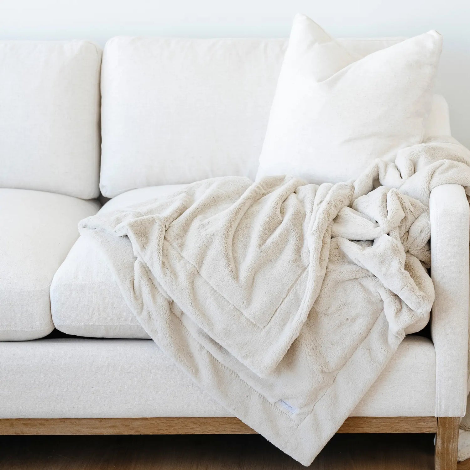 Saranoni Lush Home Throw Blanket Premium Soft Cozy XL Saranoni Everetts Place Boutique 119.00