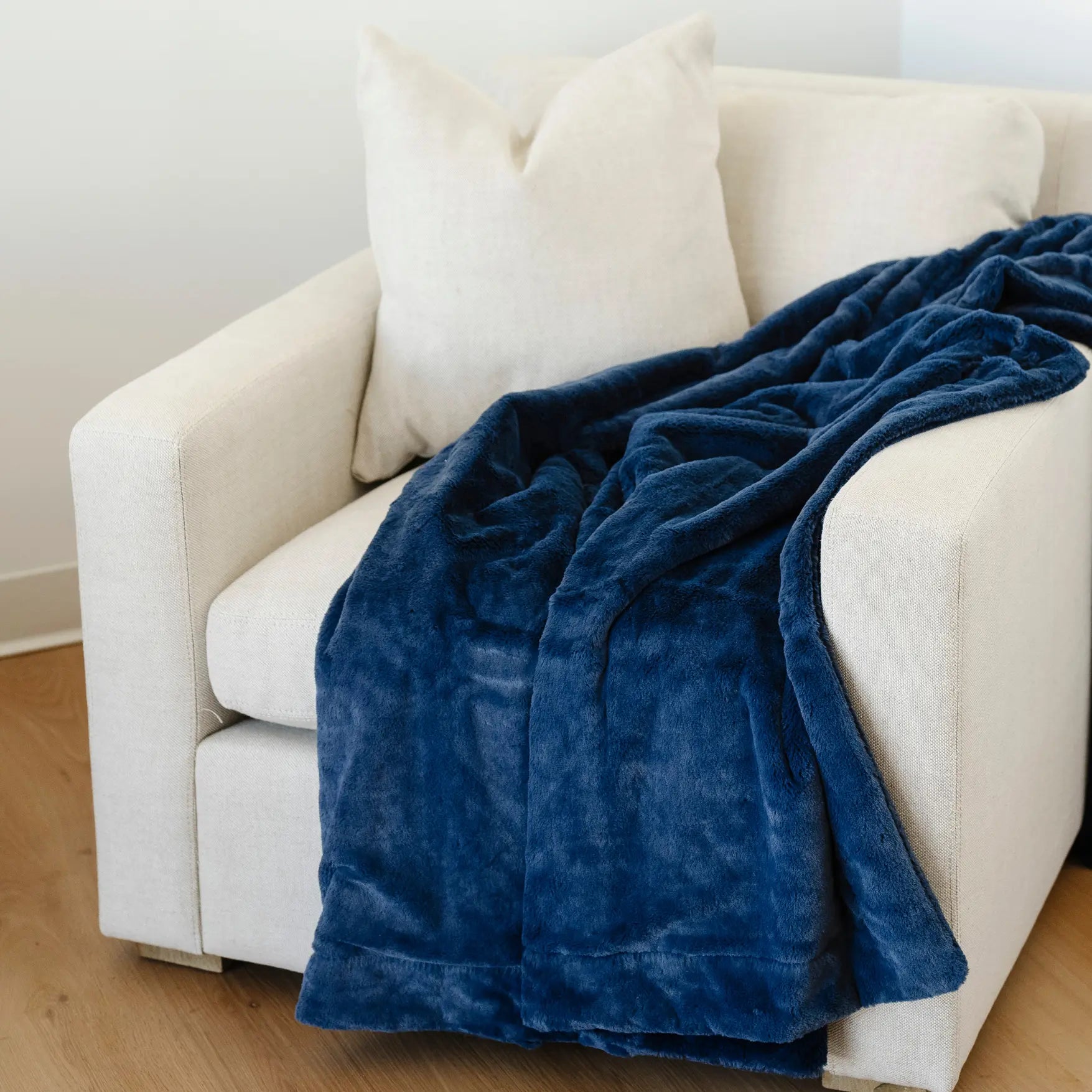 Saranoni Lush Home Throw Blanket Premium Soft Cozy XL Saranoni Everetts Place Boutique