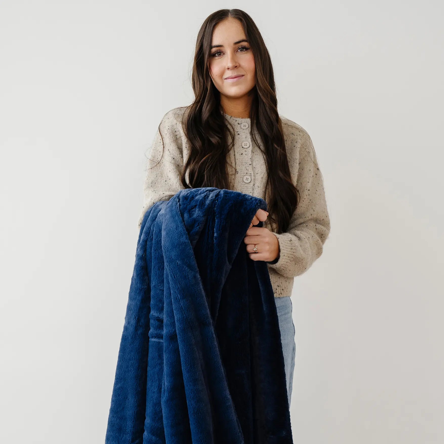 Saranoni Lush Home Throw Blanket Premium Soft Cozy XL Saranoni Everetts Place Boutique