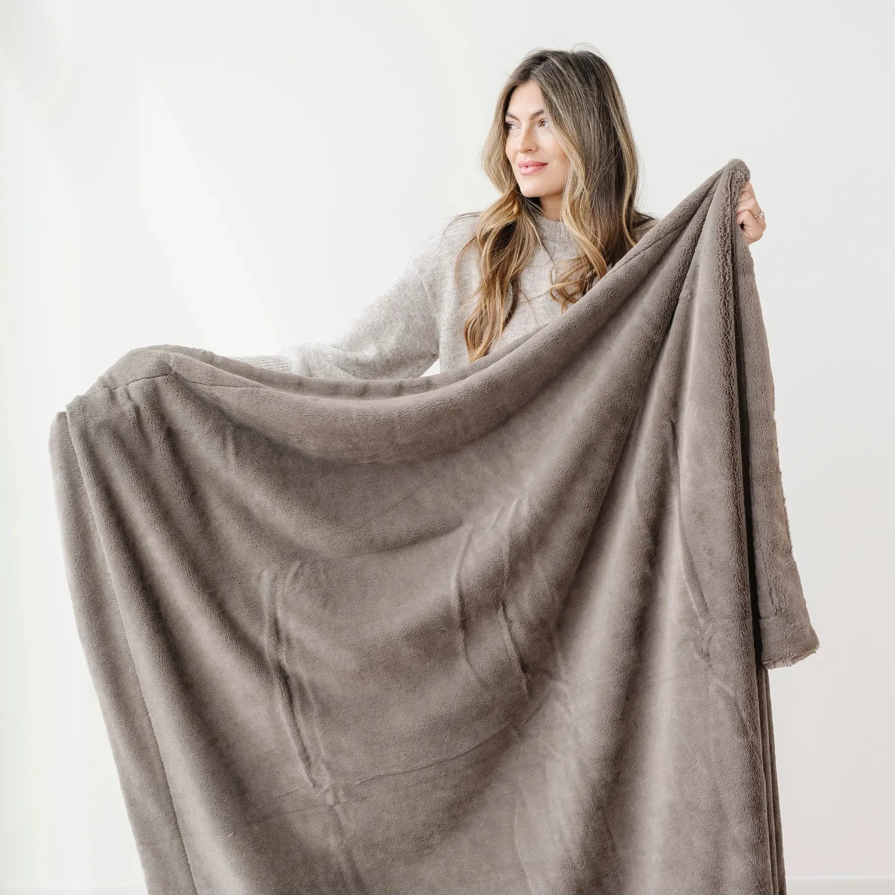 Saranoni Lush Home Throw Blanket Premium Soft Cozy XL Saranoni Everetts Place Boutique