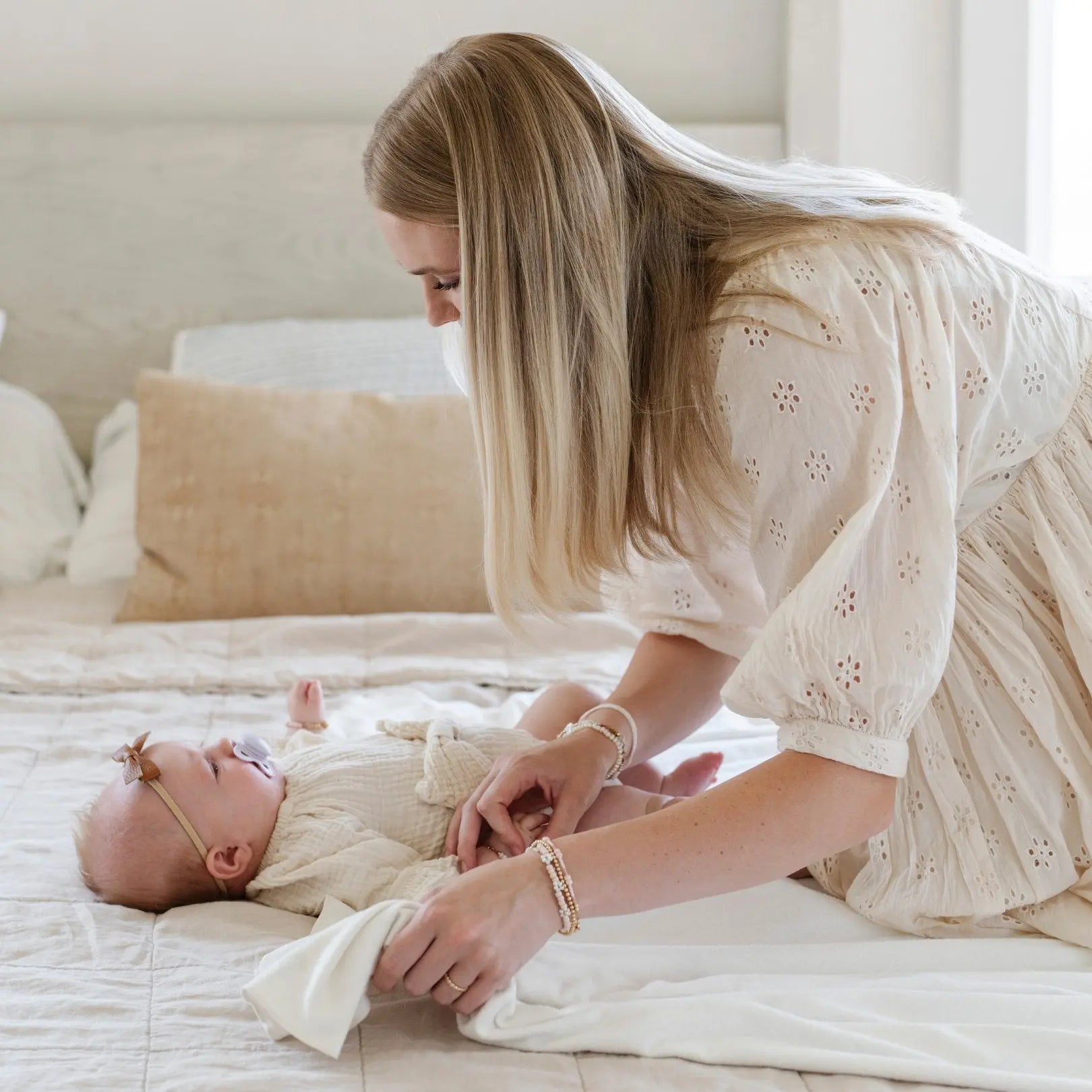 Saranoni Minky Stretch Luxe Swaddle Blanket For Baby Saranoni Everetts Place Boutique