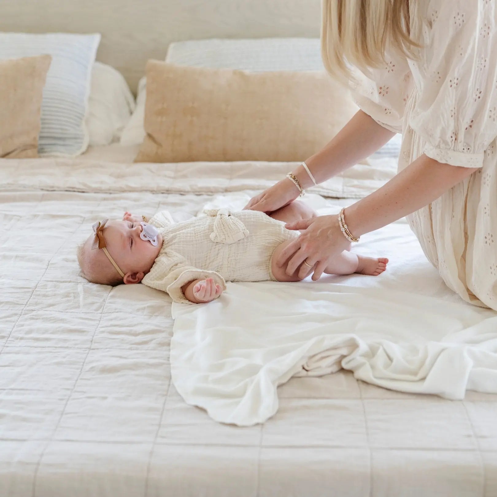 Saranoni Minky Stretch Luxe Swaddle Blanket For Baby Saranoni Everetts Place Boutique