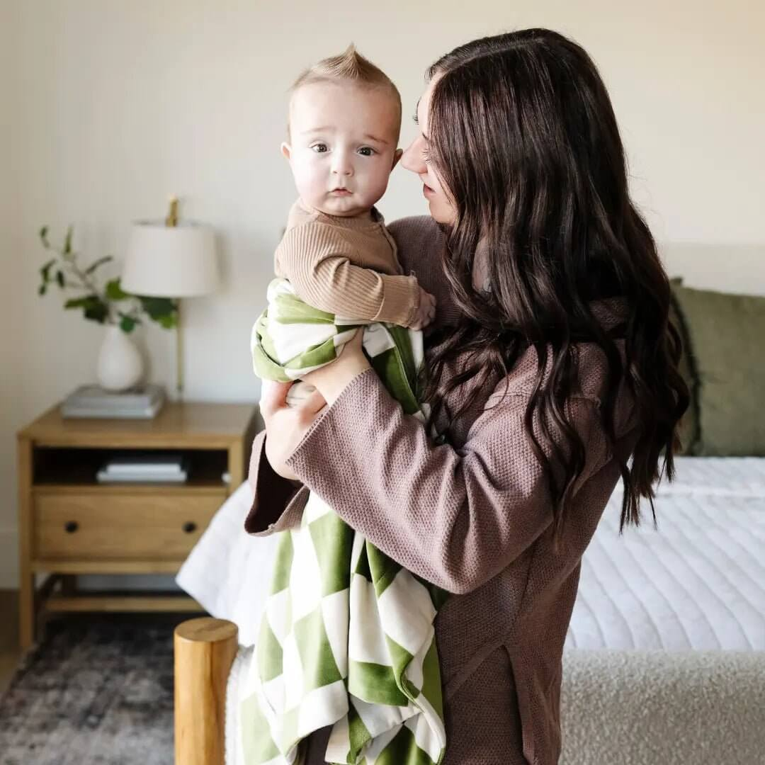 Saranoni Saranoni Minky Stretch Receiving Blanket Swaddle For Babies - Everetts Place Boutique - 