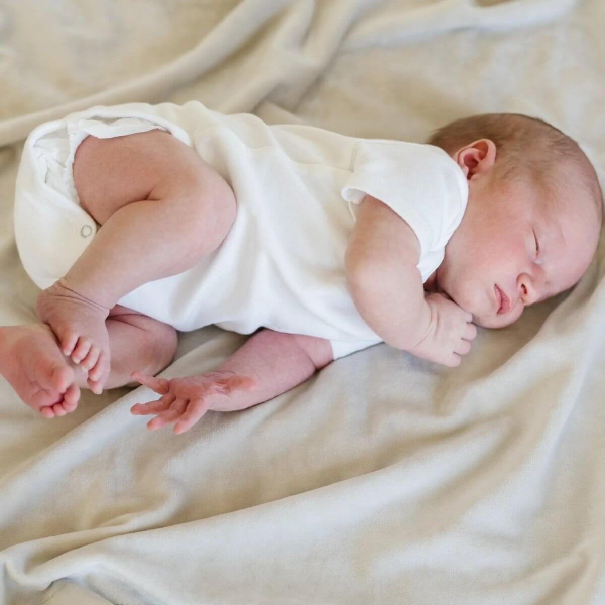 Saranoni Saranoni Minky Stretch Receiving Blanket Swaddle For Babies - Everetts Place Boutique - 
