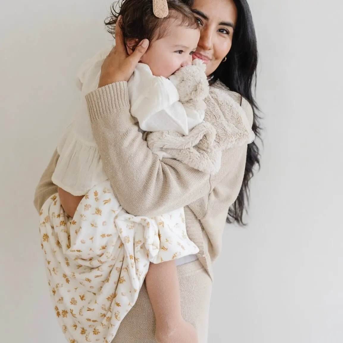 Saranoni Saranoni Minky Stretch Receiving Blanket Swaddle For Babies - Everetts Place Boutique - 