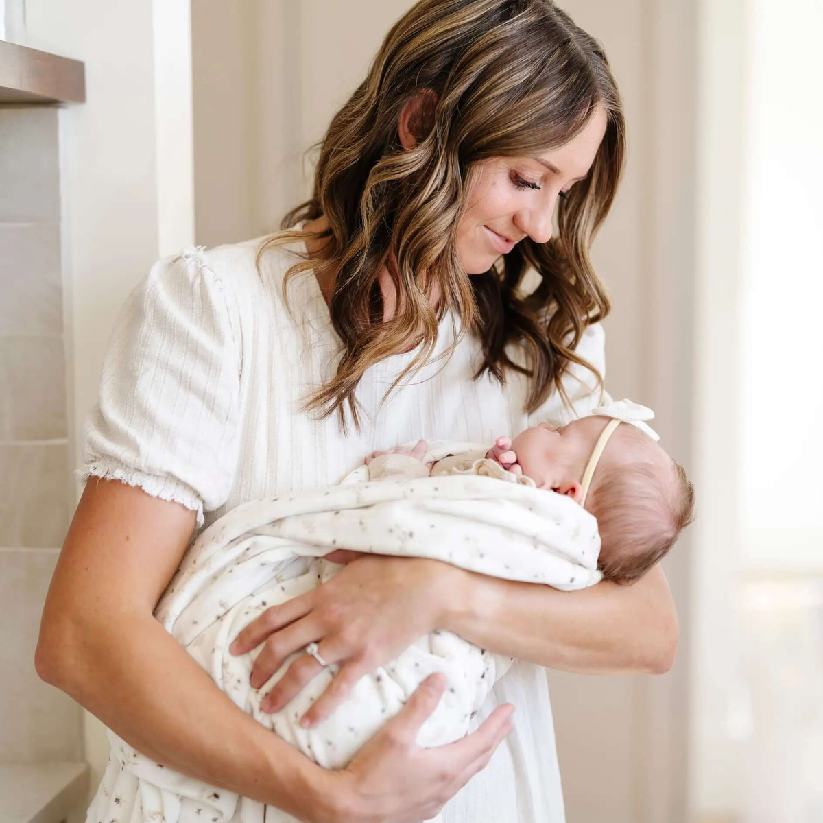 Saranoni Minky Stretch Receiving Blanket Swaddle For Babies Saranoni Everetts Place Boutique 32.00