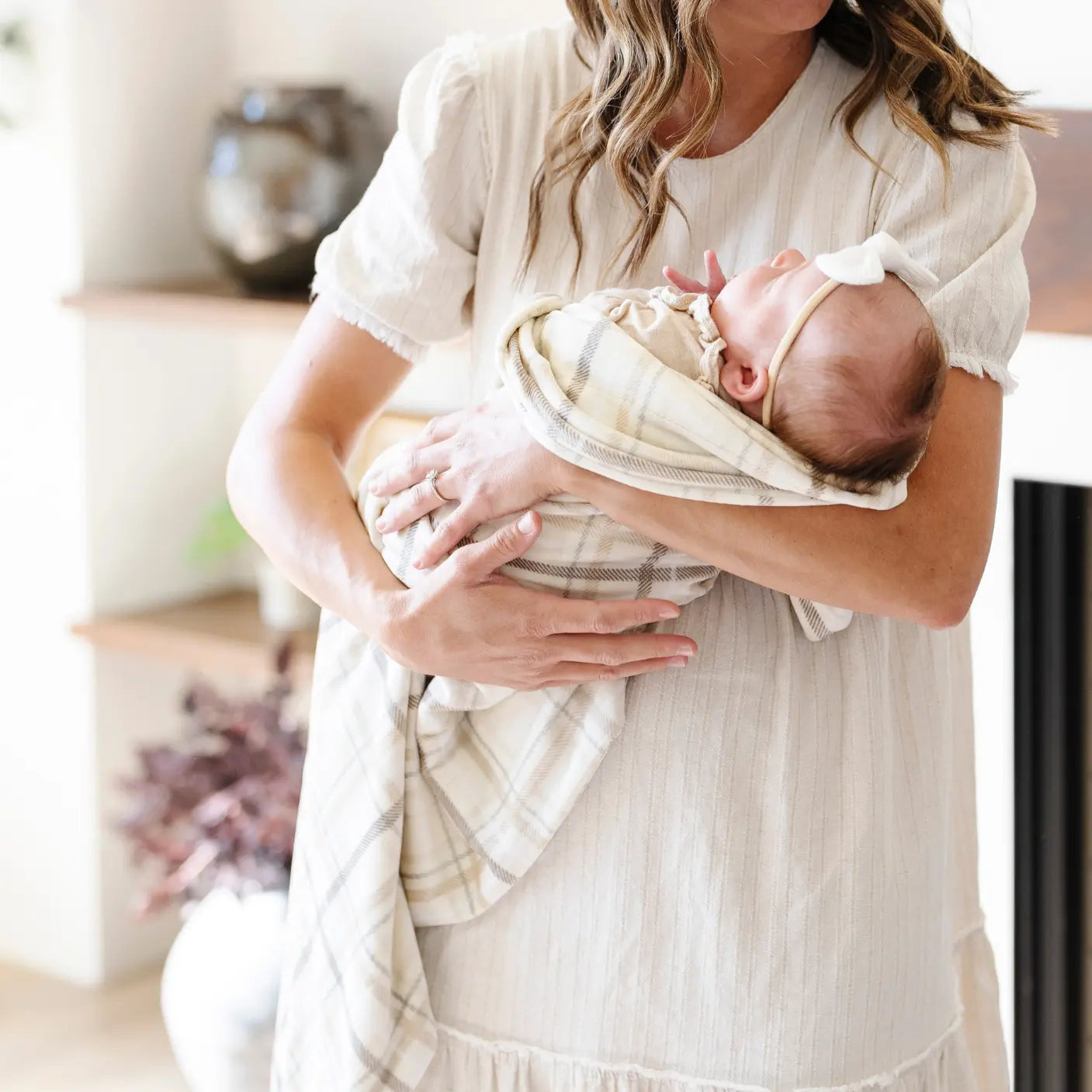Saranoni Minky Stretch Receiving Blanket Swaddle For Babies Saranoni Everetts Place Boutique 32.00