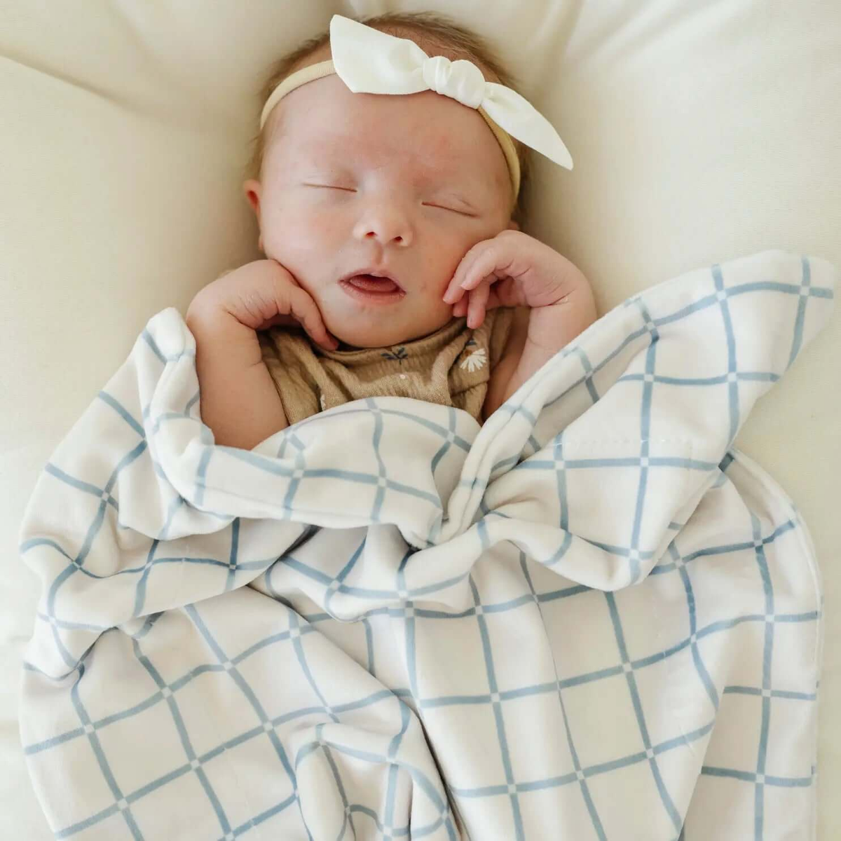 Saranoni Minky Stretch Receiving Blanket Swaddle For Babies - Everetts Place Boutique - 
