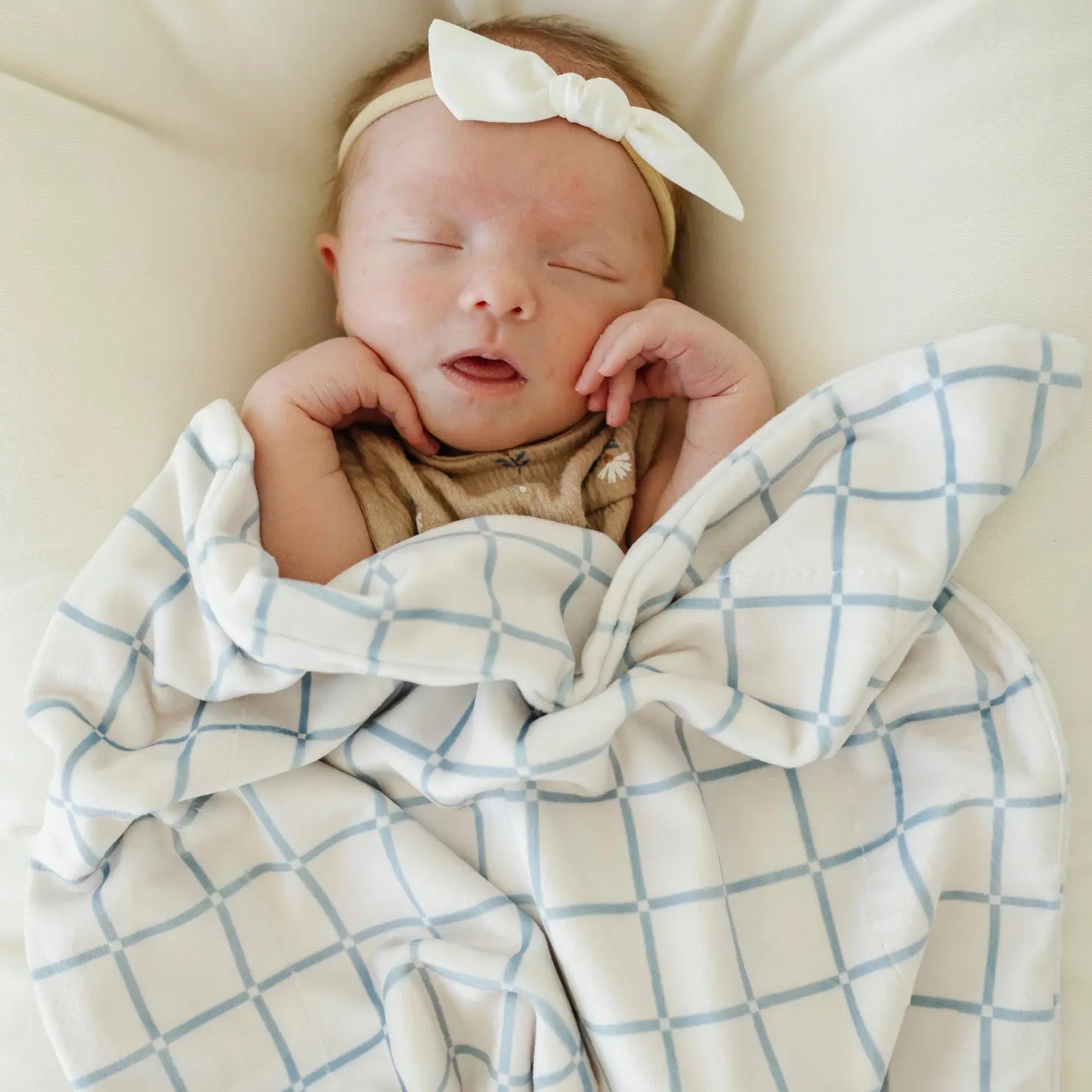 Saranoni Minky Stretch Receiving Blanket Swaddle For Babies Saranoni Everetts Place Boutique