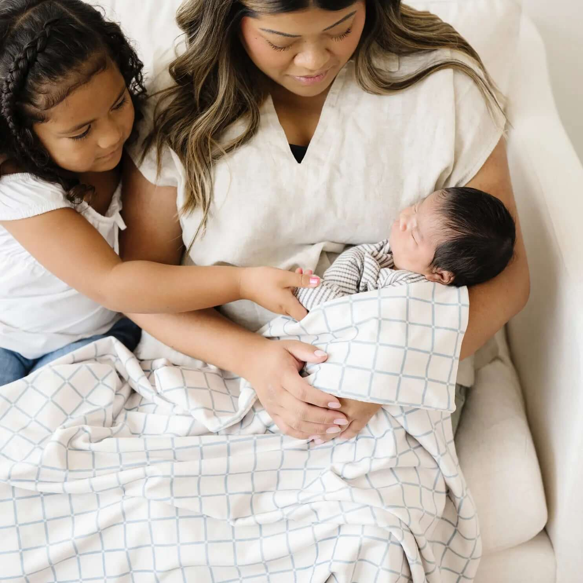 Saranoni Minky Stretch Receiving Blanket Swaddle For Babies Saranoni Everetts Place Boutique