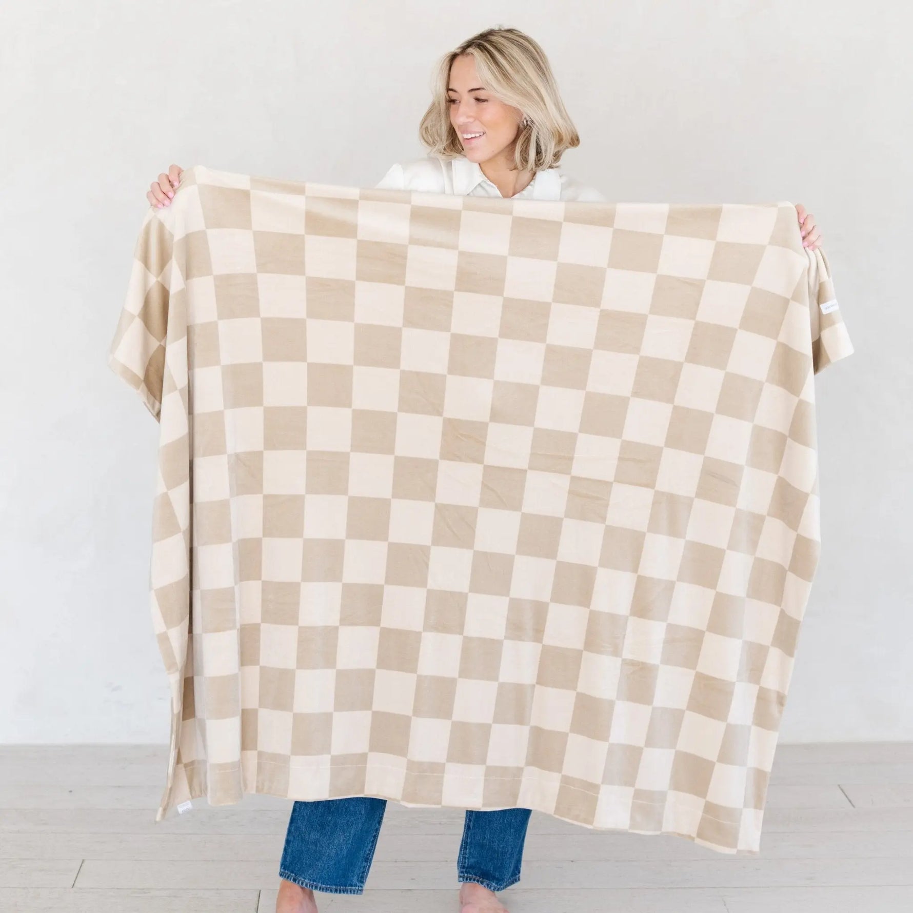 Saranoni Minky Stretch Throw Blanket For Adults Ultra Cozy Saranoni Everetts Place Boutique