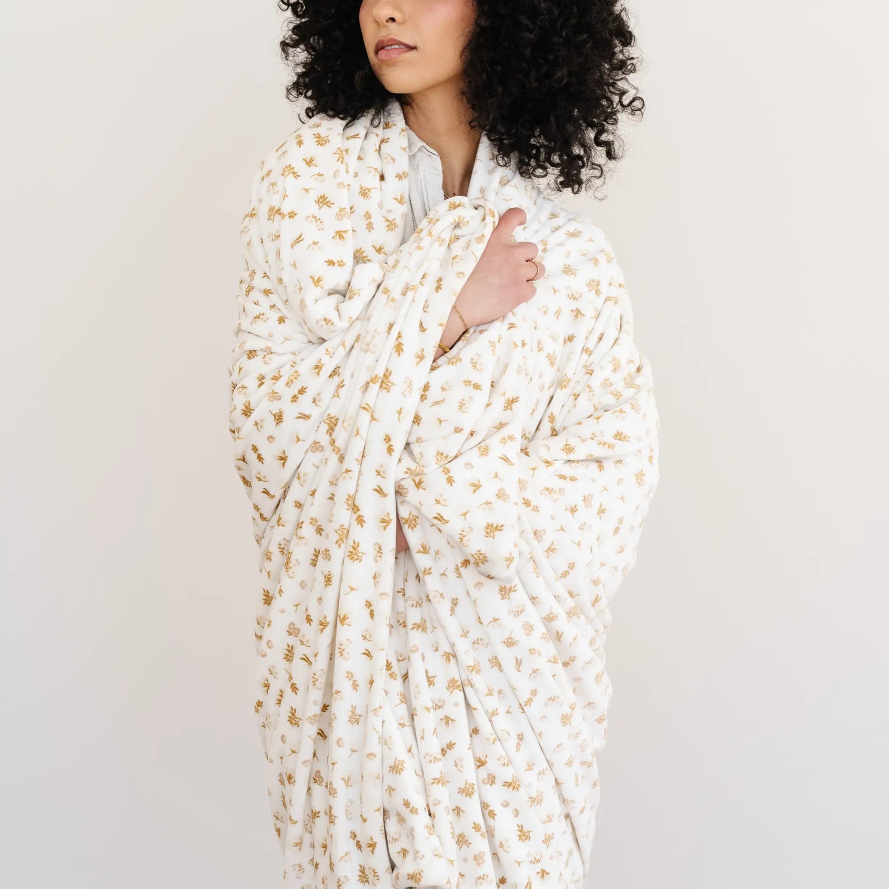 Saranoni Minky Stretch Throw Blanket For Adults Ultra Cozy Saranoni Everetts Place Boutique