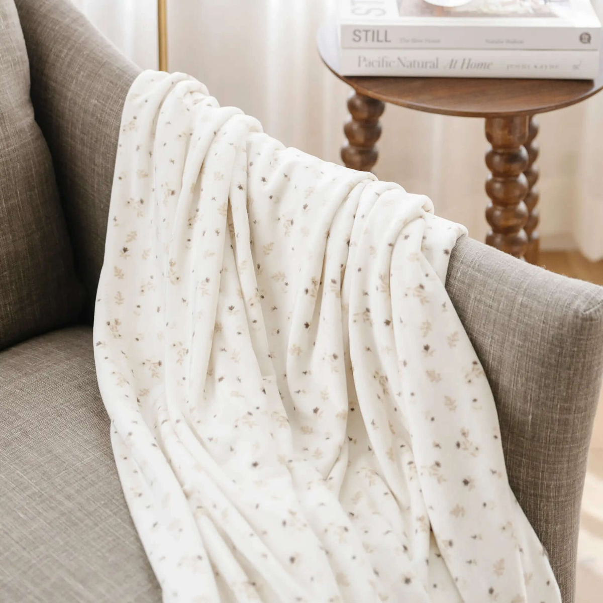 Saranoni Minky Stretch Throw Blanket For Adults Ultra Cozy - Everetts Place Boutique - 