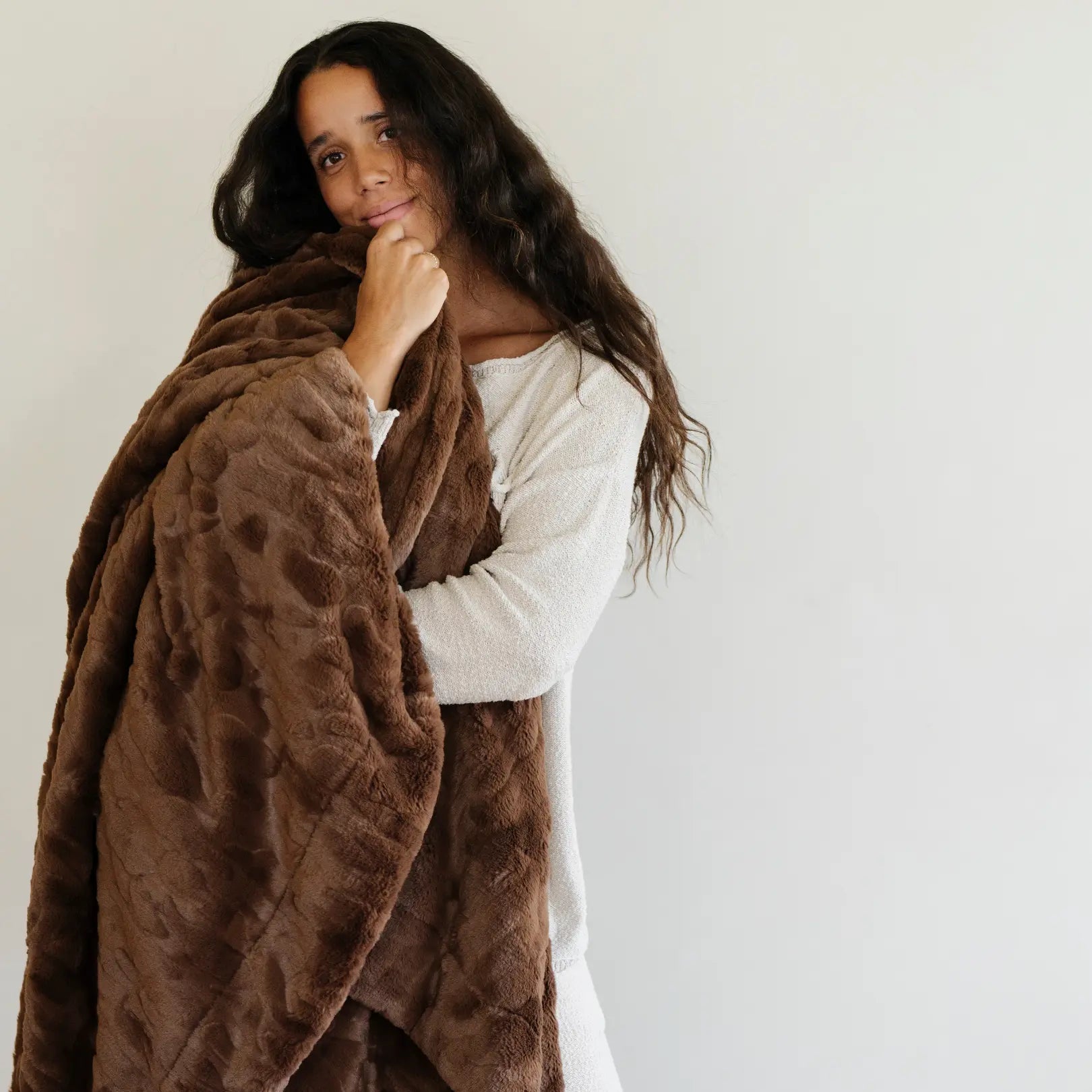 Saranoni Patterned Faux Fur XL Luxurious Throw Blankets Saranoni Everetts Place Boutique