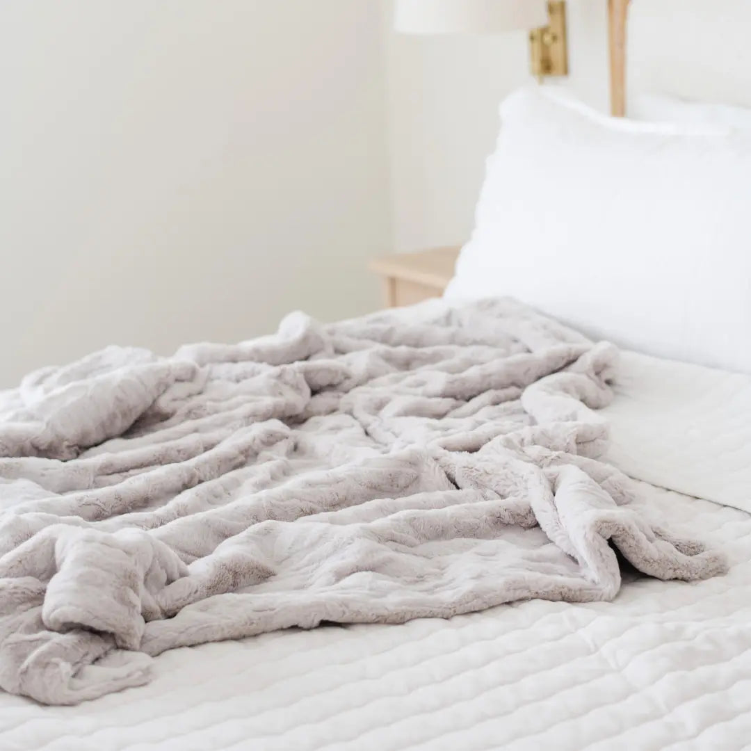 Saranoni Patterned Faux Fur XL Luxurious Throw Blankets Saranoni Everetts Place Boutique