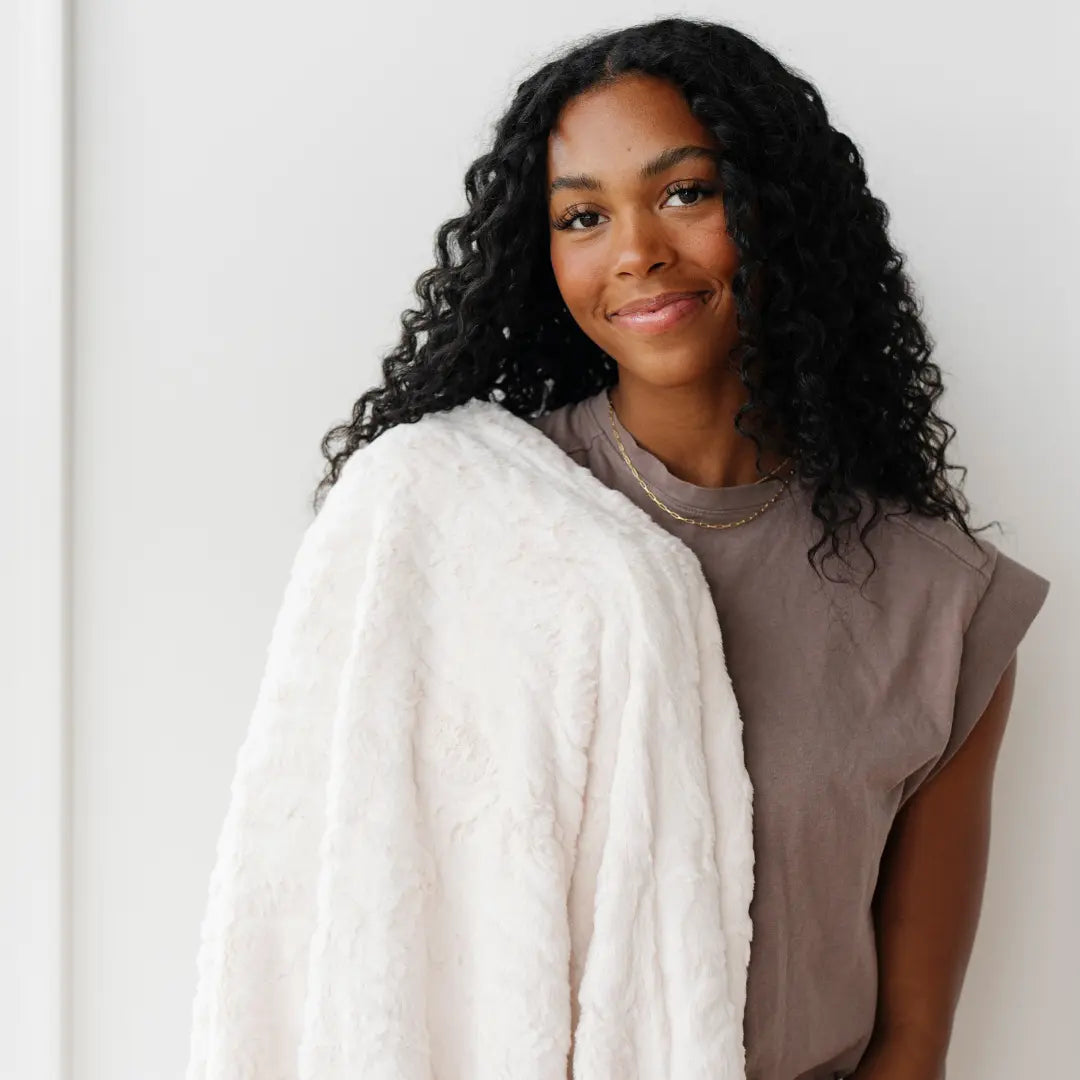 Saranoni Patterned Faux Fur XL Luxurious Throw Blankets Saranoni Everetts Place Boutique