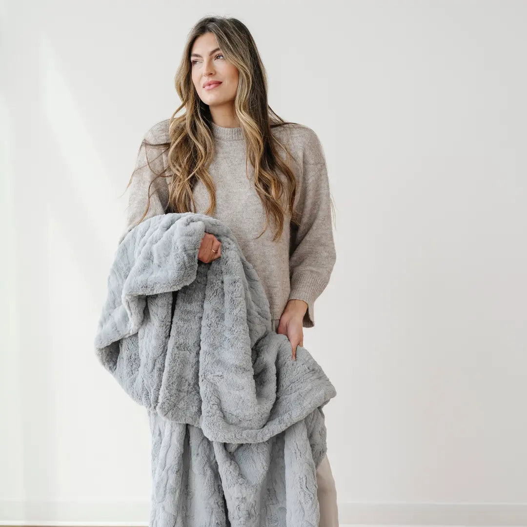 Saranoni Patterned Faux Fur XL Luxurious Throw Blankets Saranoni Everetts Place Boutique