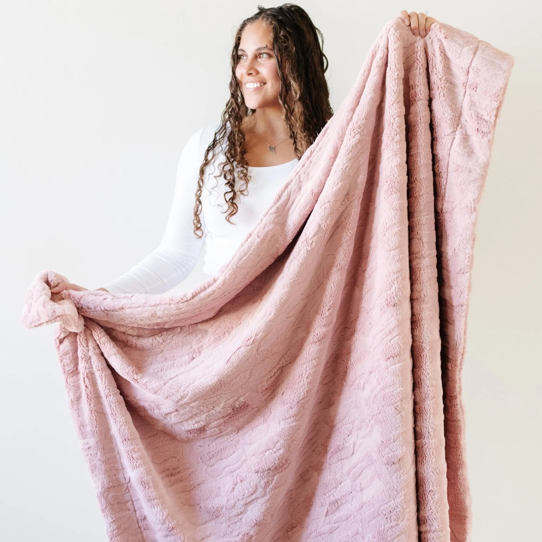 Saranoni Patterned Faux Fur XL Luxurious Throw Blankets Saranoni Everetts Place Boutique