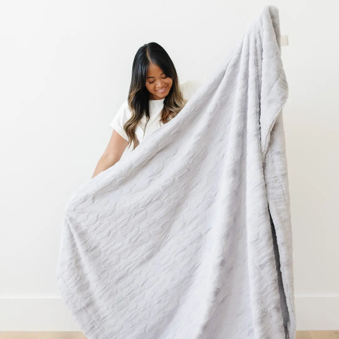 Saranoni Patterned Faux Fur XL Luxurious Throw Blankets Saranoni Everetts Place Boutique