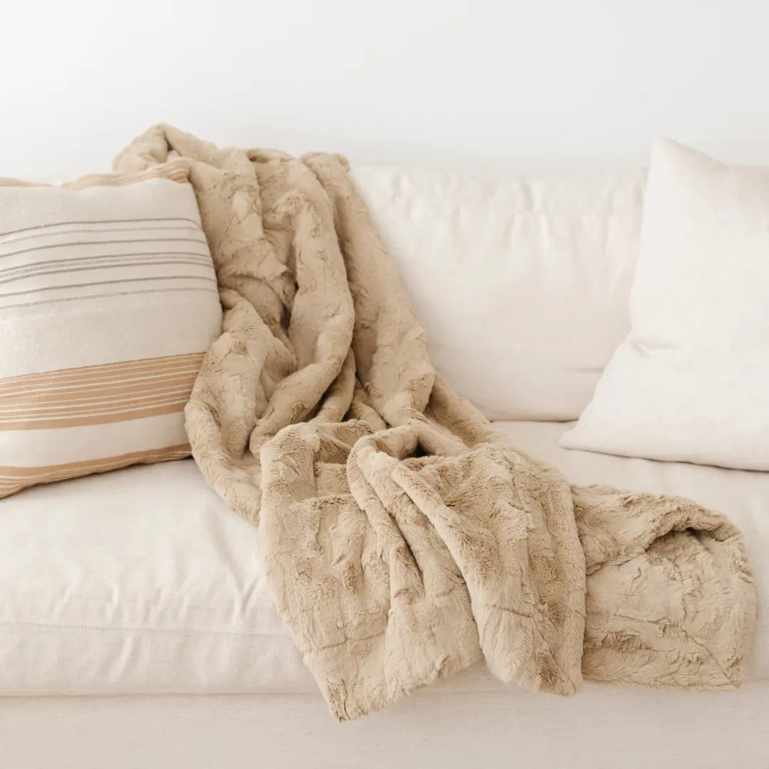 Saranoni Patterned Faux Fur XL Luxurious Throw Blankets Saranoni Everetts Place Boutique