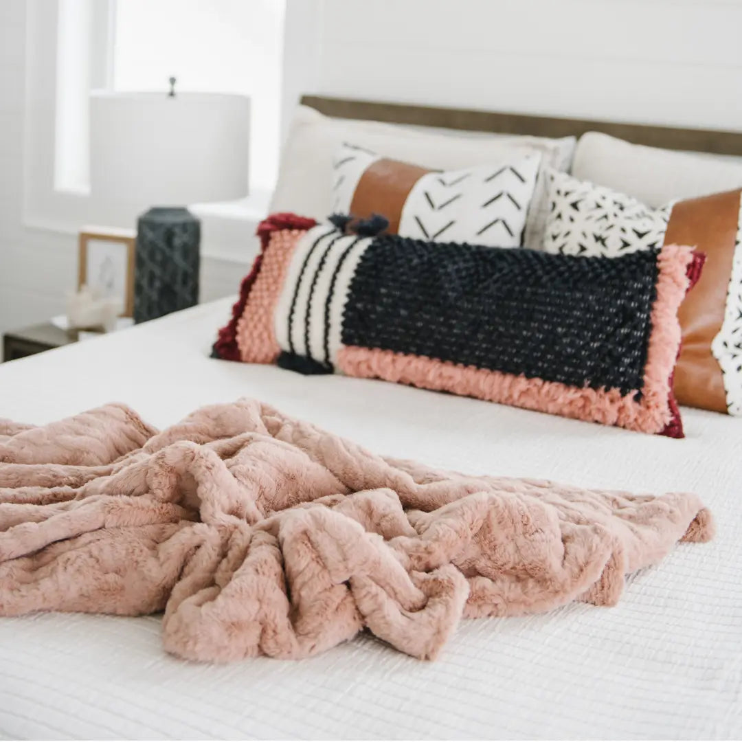Saranoni Patterned Faux Fur XL Luxurious Throw Blankets Saranoni Everetts Place Boutique