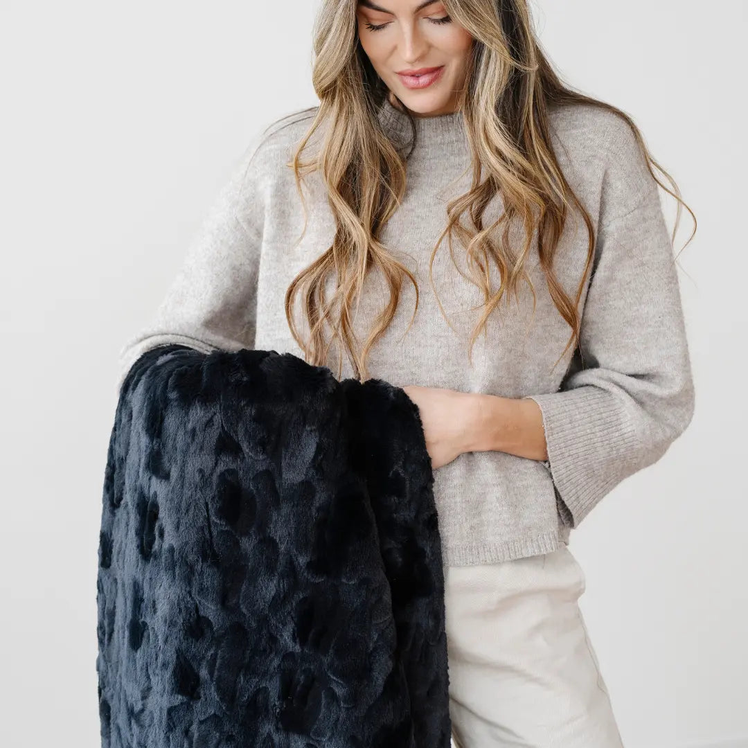 Saranoni Patterned Faux Fur XL Luxurious Throw Blankets Saranoni Everetts Place Boutique