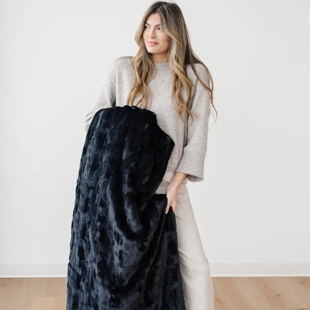 Saranoni Patterned Faux Fur XL Luxurious Throw Blankets Saranoni Everetts Place Boutique