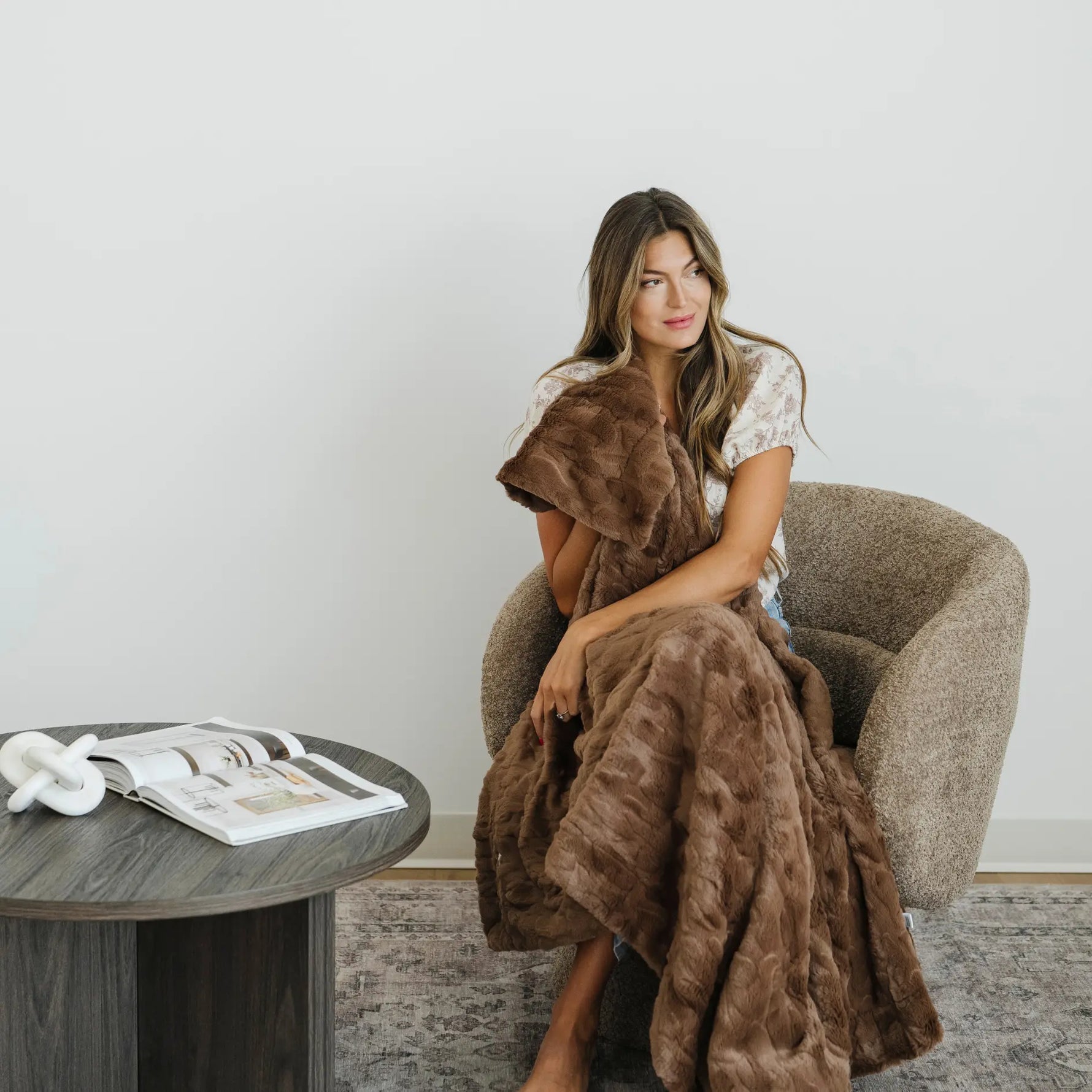 Saranoni Patterned Faux Fur XL Luxurious Throw Blankets Saranoni Everetts Place Boutique