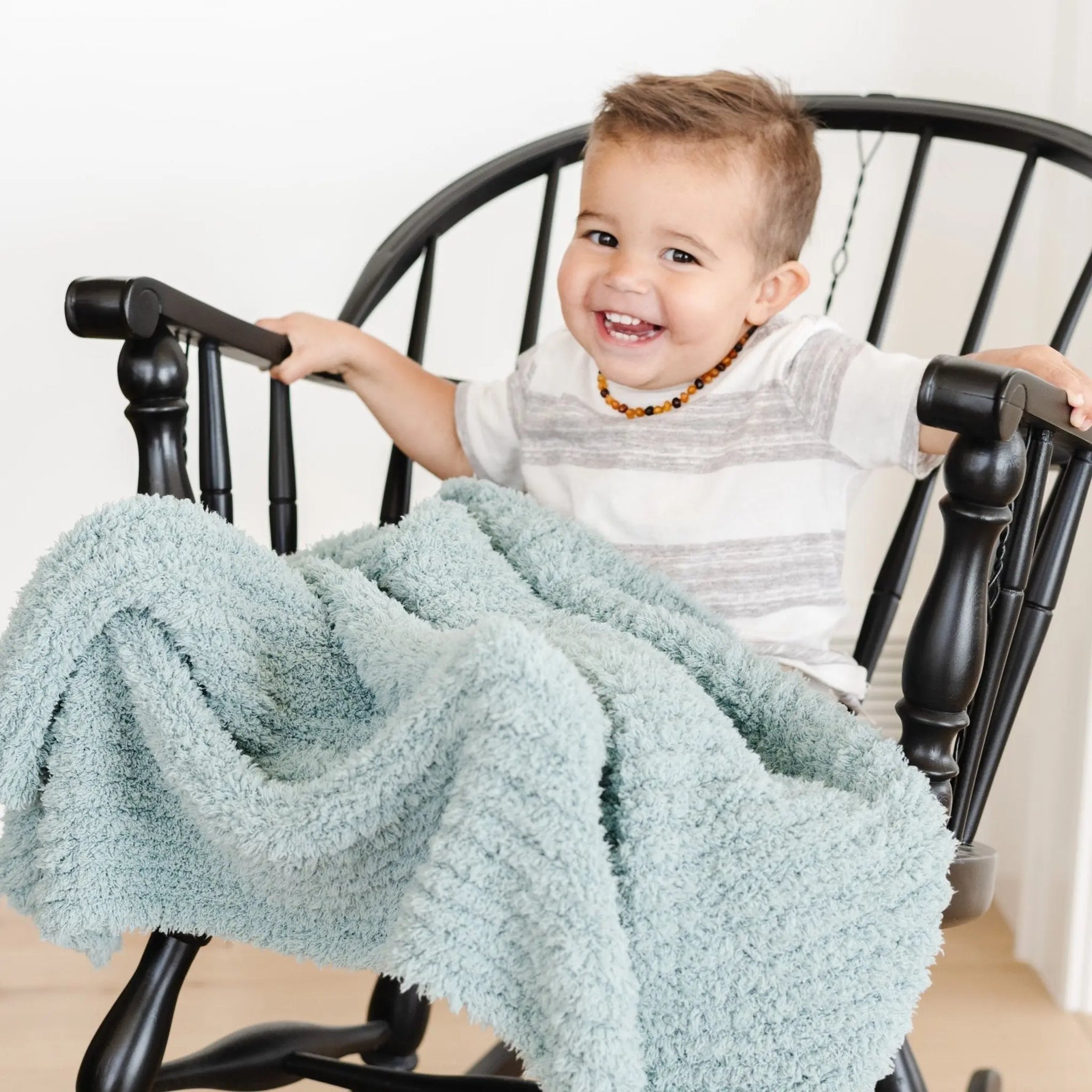 Saranoni Ribbed Bamboni Toddler Blanket Soft Cuddly Warm Saranoni Everetts Place Boutique