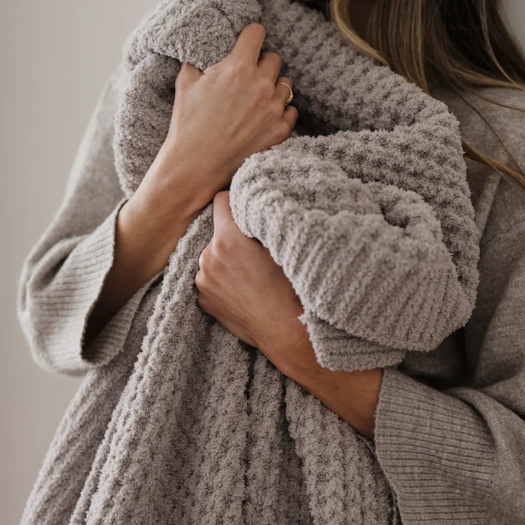 Saranoni Waffle Knit XL Throw Blanket Breathable Luxury Saranoni Everetts Place Boutique